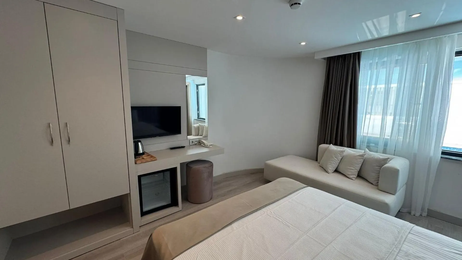 Mad Inn Lara Antalya Hotel